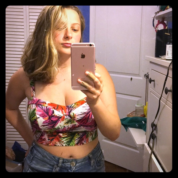 Lily White floral/tropical crop top - Picture 2 of 5